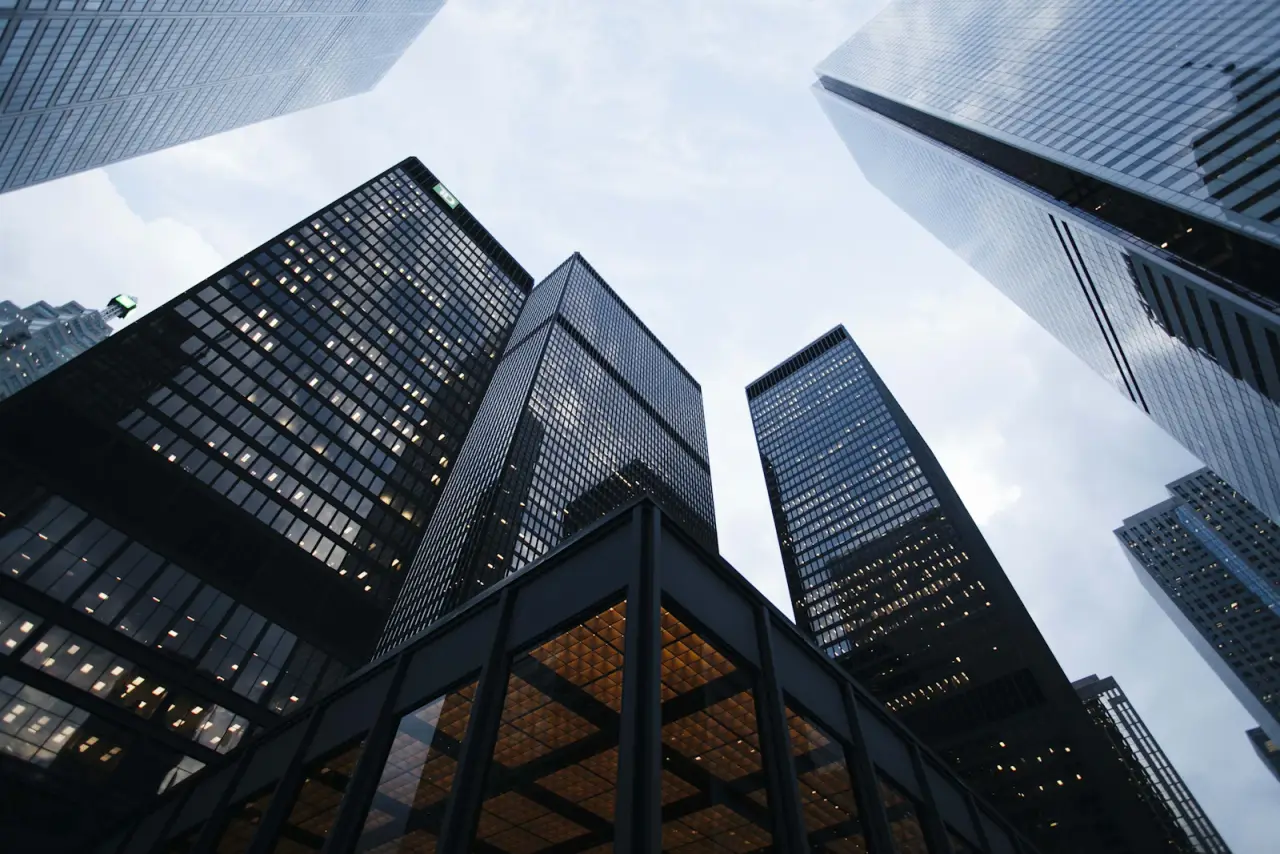 Nearshore vs offshore vs in-house: which one makes sense for you